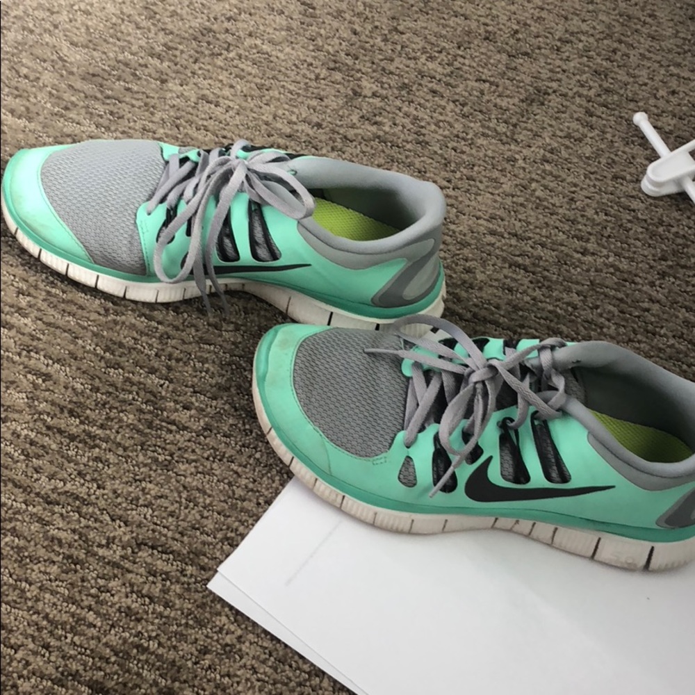 NIKE free runs